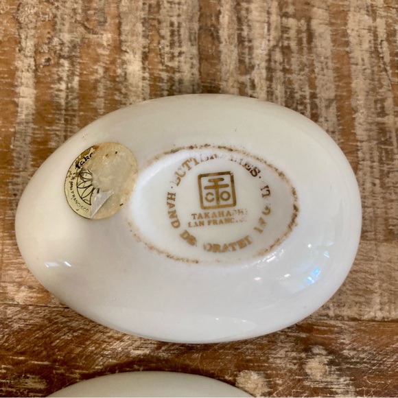 Takahashi Ceramic Egg Trinket Box with Gold Butterfly - Picture 12 of 16